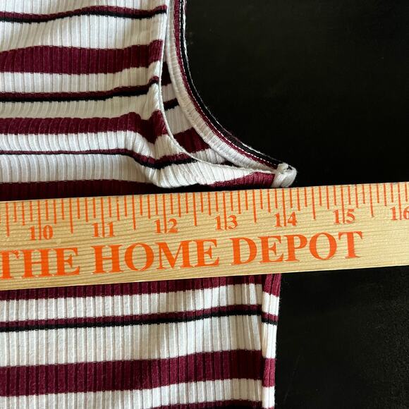 POL Women's Sleeveless Top Small White Red Stripped V-Neck Stretch Minimalist - Picture 4 of 8